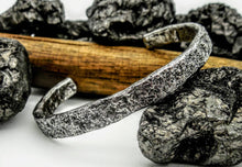 Load image into Gallery viewer, Stone hammered stainless steel bracelet
