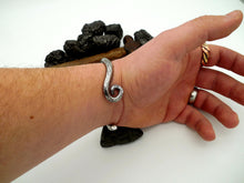Load image into Gallery viewer, Spiral stainless steel cuff bracelet